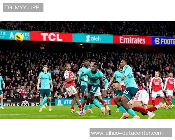 英超激战曼联逆转波尔图点球大战成关键时刻引发全场狂欢