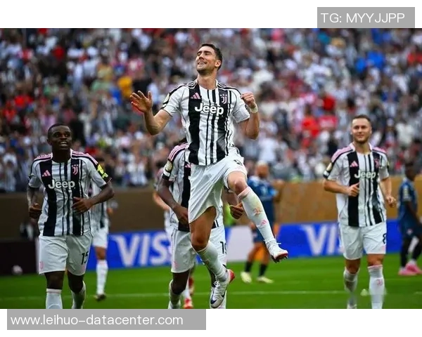 足总杯激战尤文图斯大胜拜仁红牌事件引发全场热议与争议