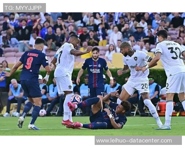 巴黎圣日耳曼大胜马竞5-1帽子戏法引发争议判罚全场沸腾